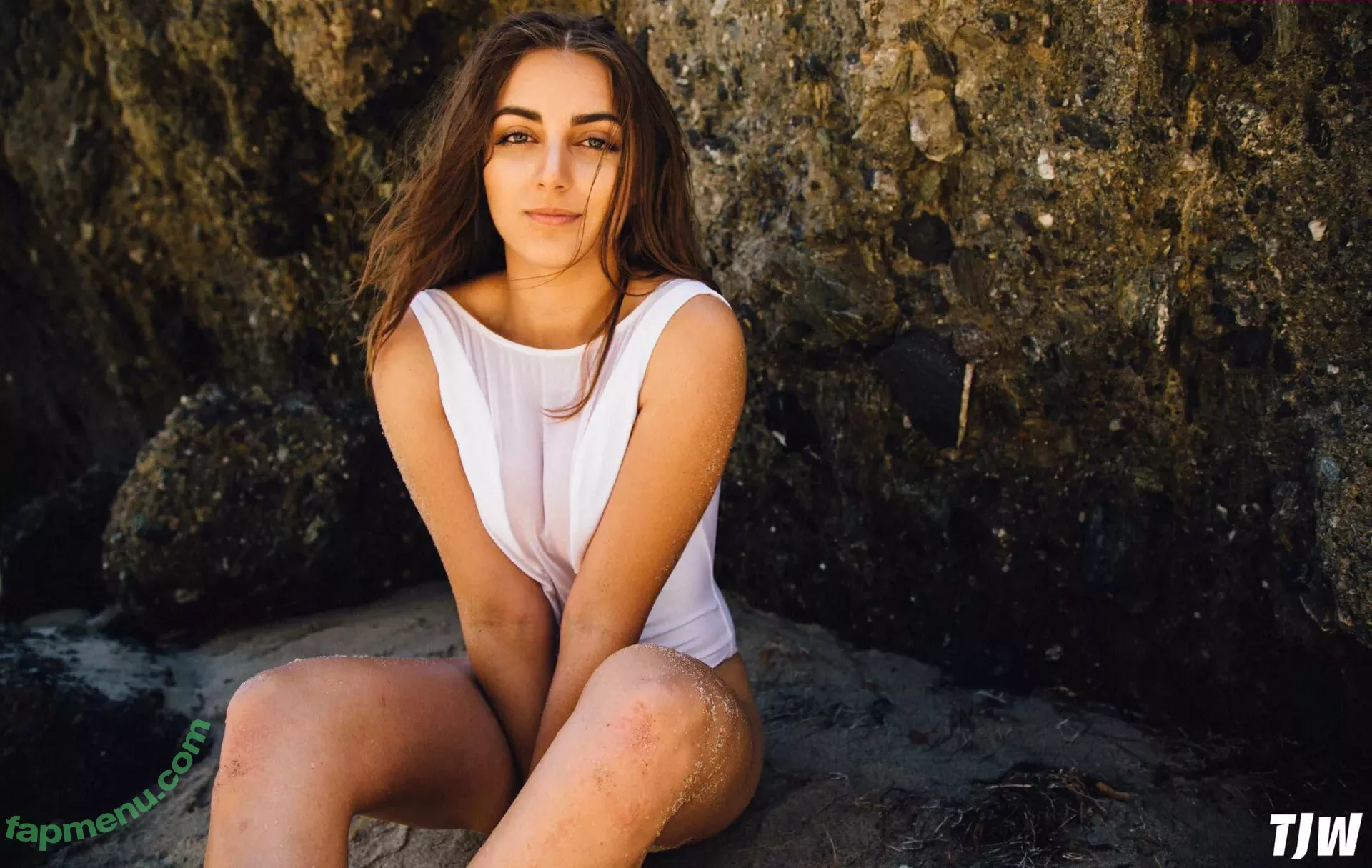 Emelia Hartford nude photo #0002 (emeliahartford / ms.emelia)