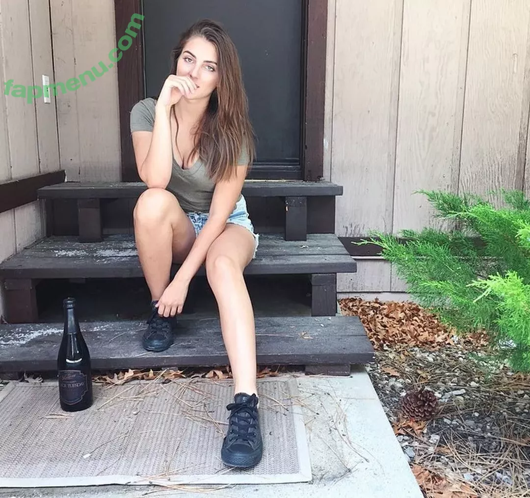Emelia Hartford nude photo #0123 (emeliahartford / ms.emelia)