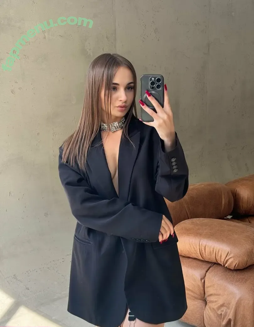 emeliewow nude photo #0011 (emeliewow)