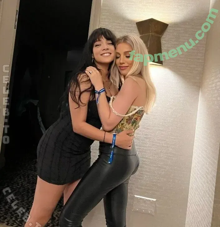 Emerome nude photo #0020 (emelinasmith / emeromee)