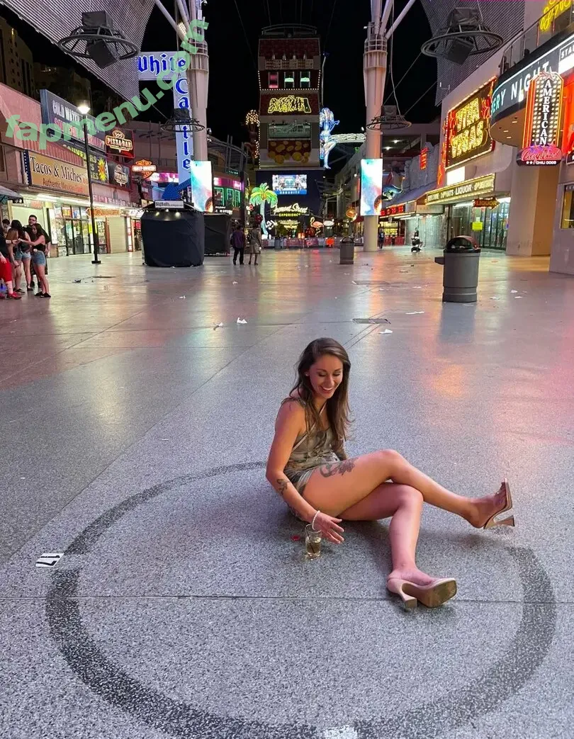 emerye nude photo #0001 (emeryofficial)