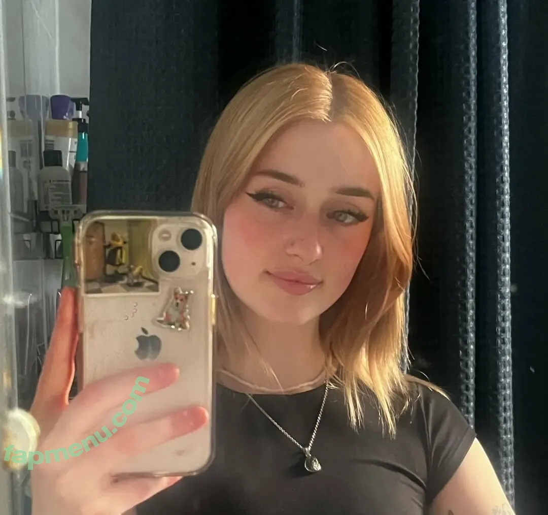 Emfayec nude photo #0002 (emfayeccc)