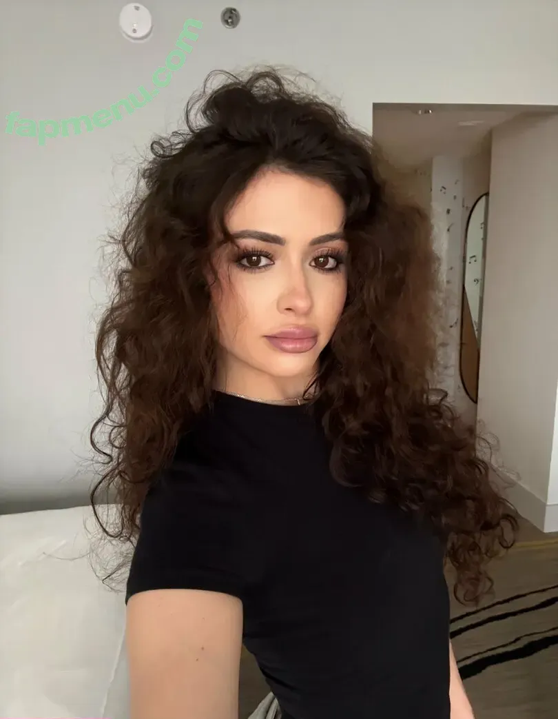 emhutch nude photo #0015 (emilyyhutchh)