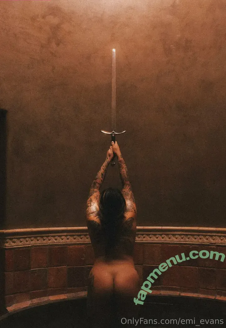 emi_evans nude photo #0010 (emilith_evans)