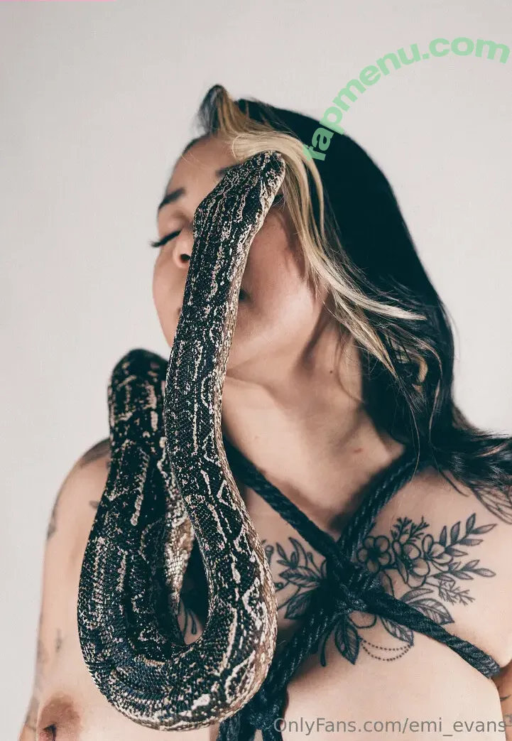 emi_evans nude photo #0023 (emilith_evans)