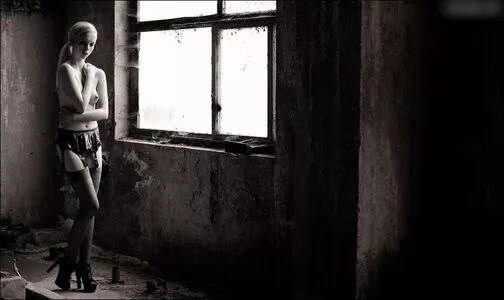 Emi Im Wunderland / emi_im_wunderland_ / posts nude photo #0090