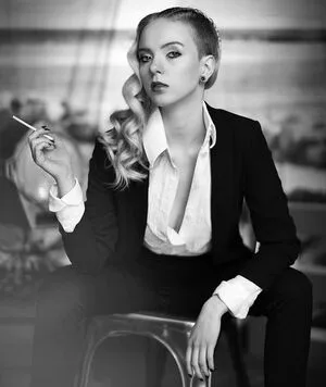 Emi Im Wunderland / emi_im_wunderland_ / posts nude photo #0229