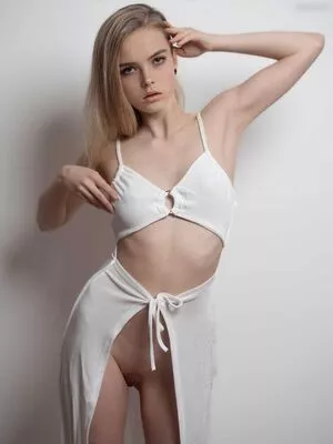 Emi Im Wunderland / emi_im_wunderland_ / posts nude photo #0285