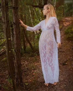 Emi Im Wunderland / Instagram / Model-Kartei / emi_im_wunderland_ / posts nude photo #0432