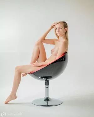 Emi Im Wunderland / Instagram / Model-Kartei / emi_im_wunderland_ / posts nude photo #0481