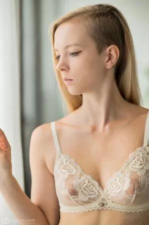 Emi Im Wunderland / Instagram / Model-Kartei / emi_im_wunderland_ / posts nude photo #0496