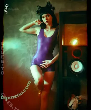 Emi Im Wunderland / Instagram / Model-Kartei / emi_im_wunderland_ / posts nude photo #0879