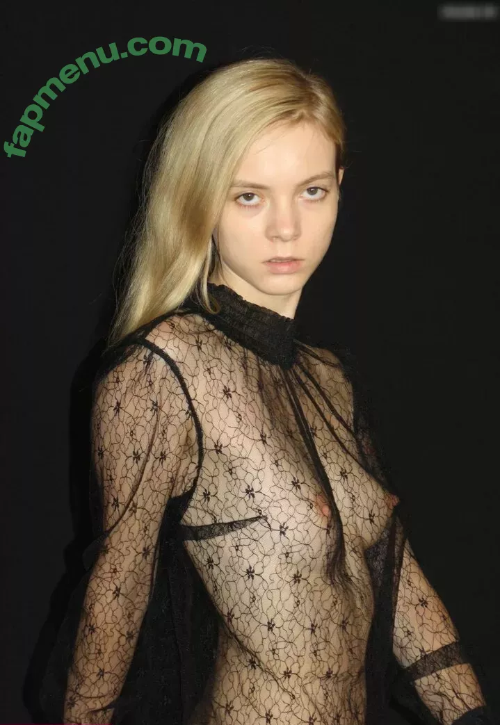 Emi Im Wunderland nude photo #0357 (Instagram / Model-Kartei / emi_im_wunderland_ / posts)