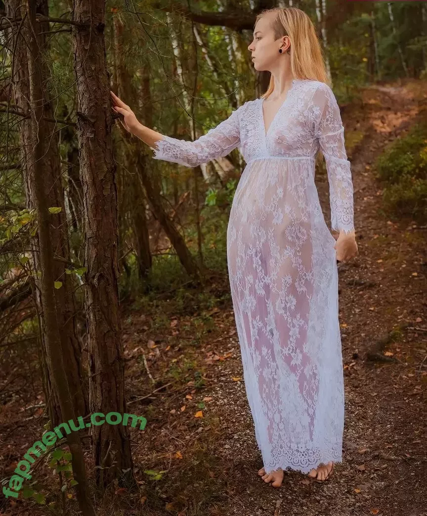 Emi Im Wunderland nude photo #0432 (Instagram / Model-Kartei / emi_im_wunderland_ / posts)