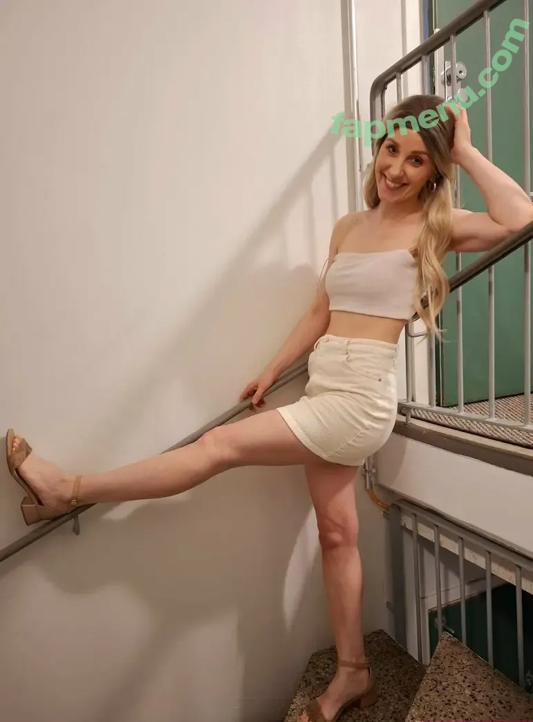 emi_lila nude photo #0040 (emilia)