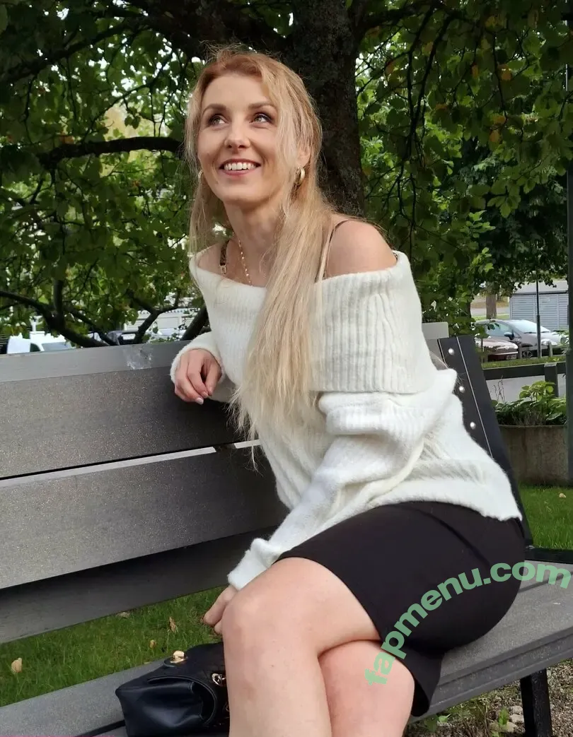 emi_lila nude photo #0076 (emilia)