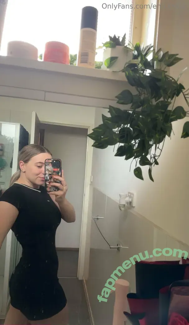 emi.smith nude photo #0014 (emi.smith)