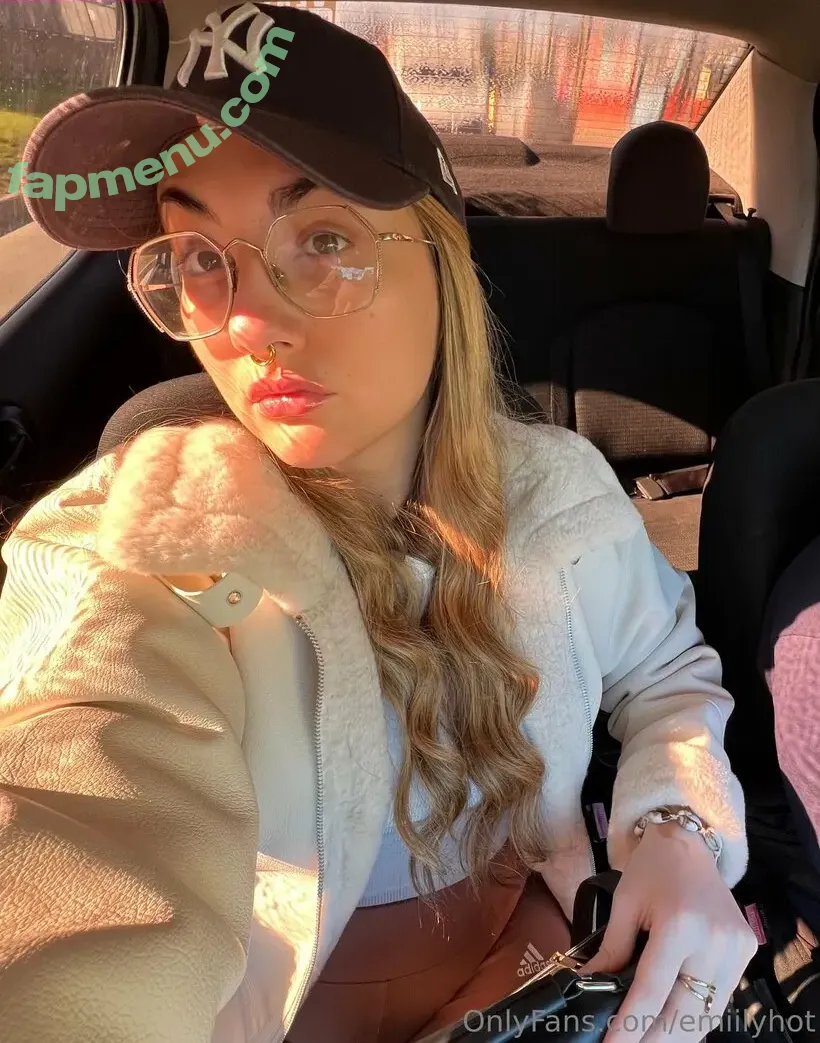 emiilyhot nude photo #0041 (emiilyhot)