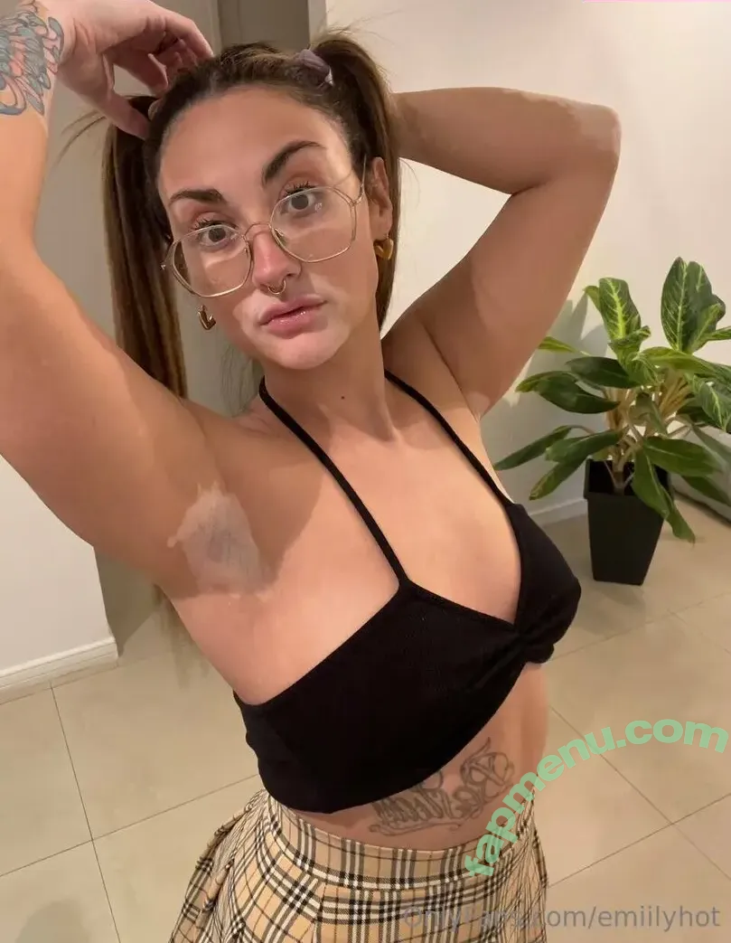 emiilyhot nude photo #0055 (emiilyhot)