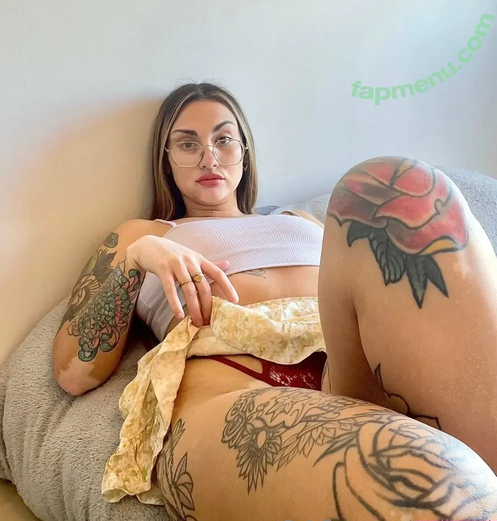 emiilyhot nude photo #0056 (emiilyhot)