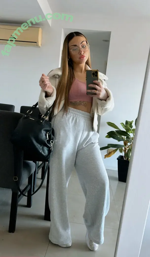 emiilyhot nude photo #0059 (emiilyhot)