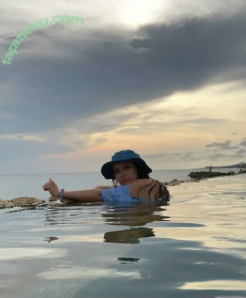 emikukis nude photo #0014 (emikukiss)