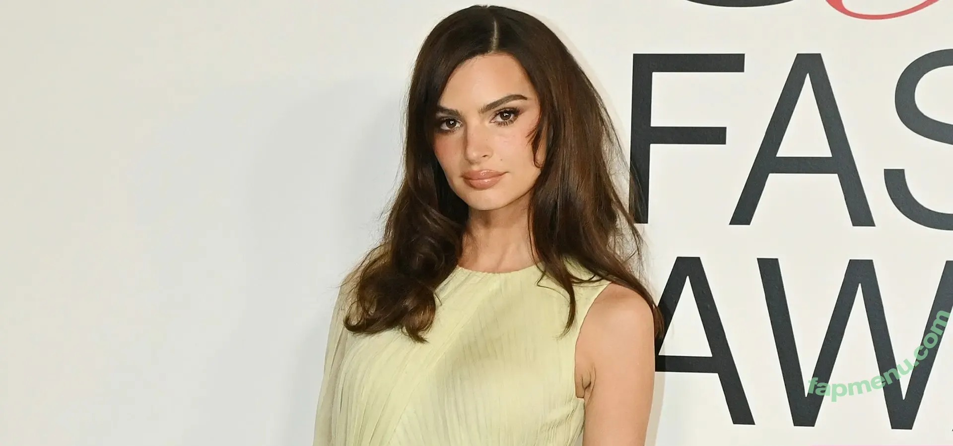 Emil Ratajkowski nude photo #0002 (Emil Ratajkowski)