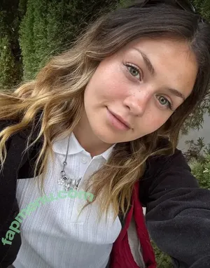 emilauri / emi.lauri nude photo #0004