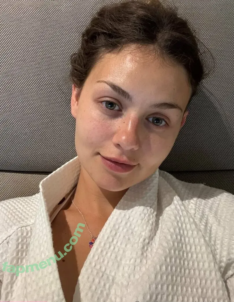 emilauri nude photo #0006 (emi.lauri)