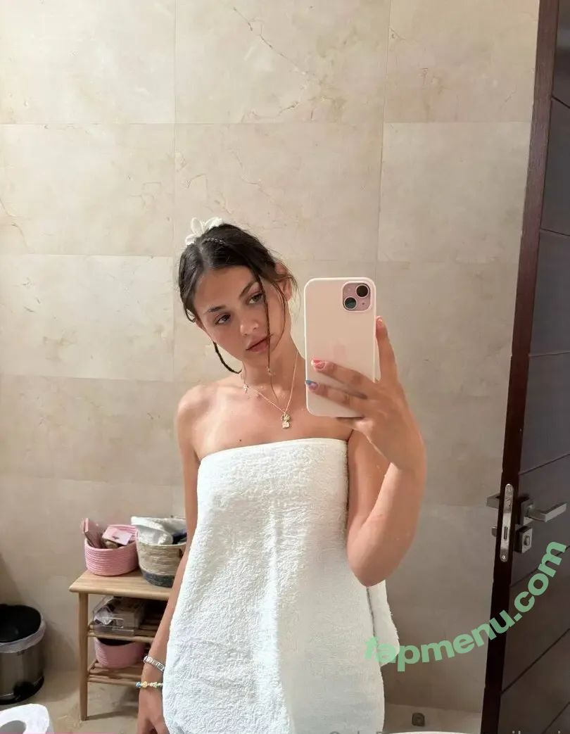 emilauri nude photo #0008 (emi.lauri)