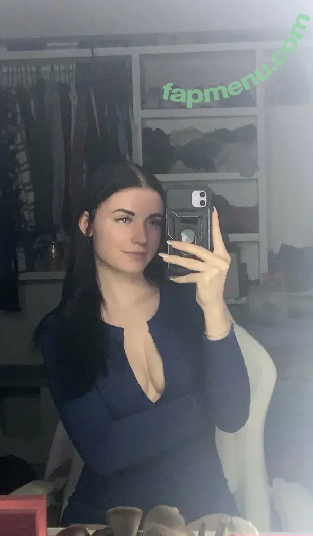 Emileesilvey nude photo #0001 (emilee.silvey)