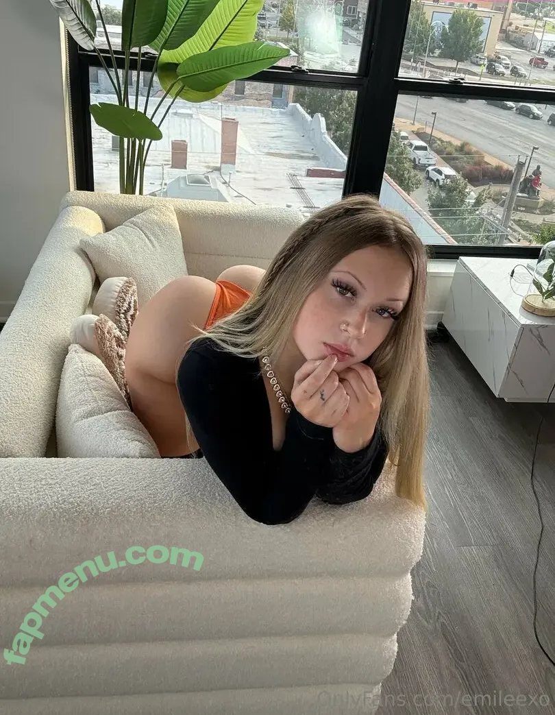 emileexo nude photo #0019 (its.emilee_)