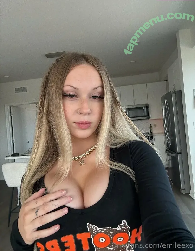 emileexo nude photo #0057 (its.emilee_)