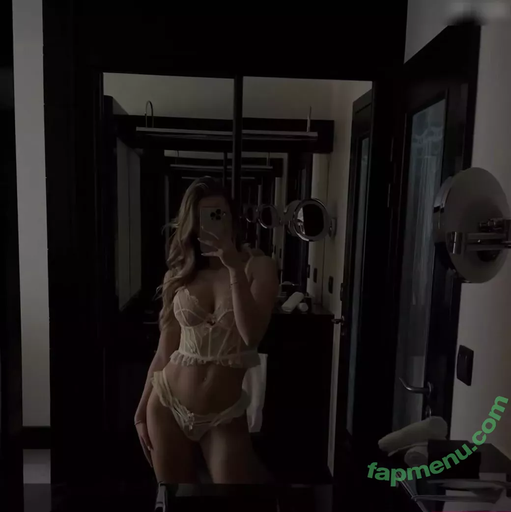 Emilia Bte nude photo #0572 (Emilia / emiliaofficial)