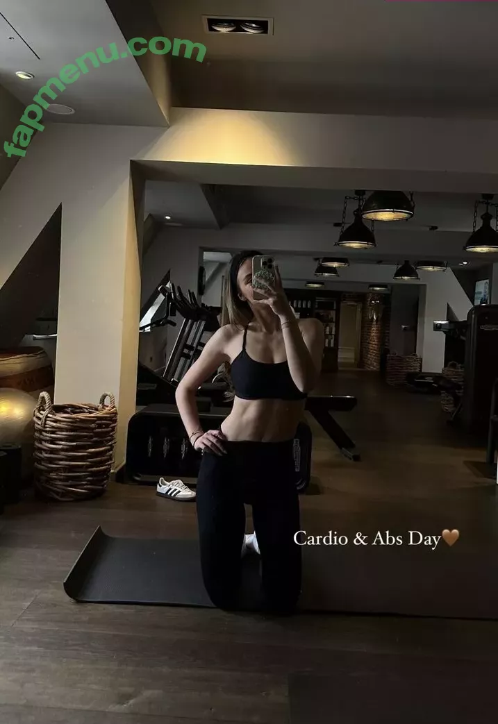 Emilia Bte nude photo #0585 (Emilia / emiliaofficial)