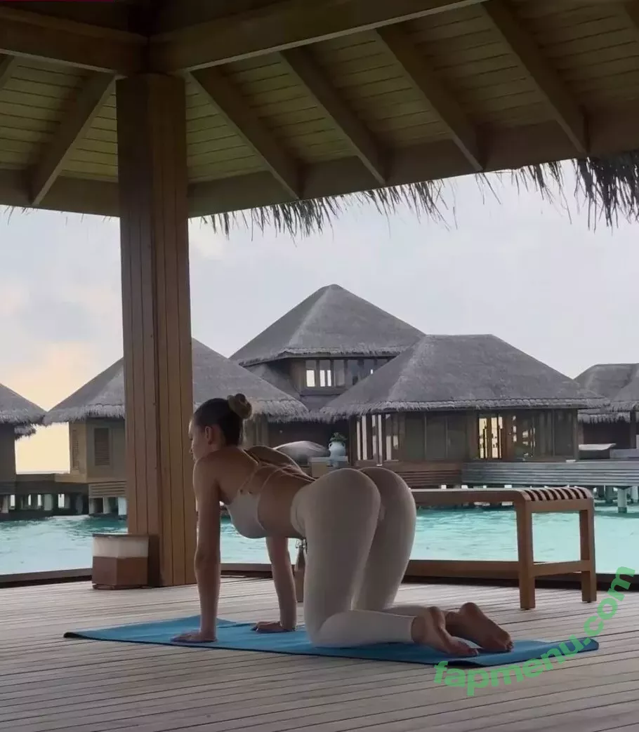 Emilia Bte nude photo #0599 (Emilia / emiliaofficial)