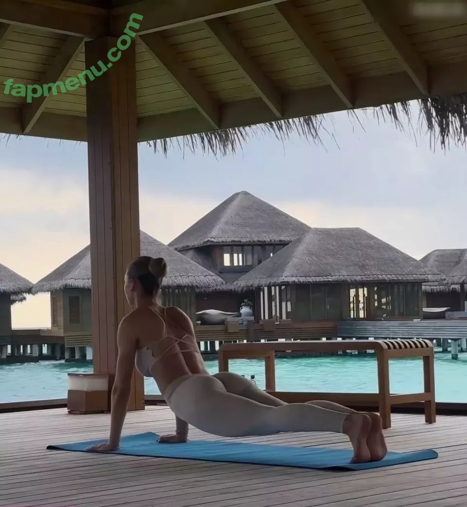 Emilia Bte nude photo #0600 (Emilia / emiliaofficial)