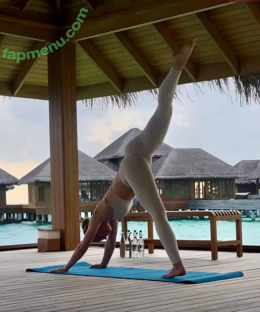 Emilia Bte nude photo #0602 (Emilia / emiliaofficial)