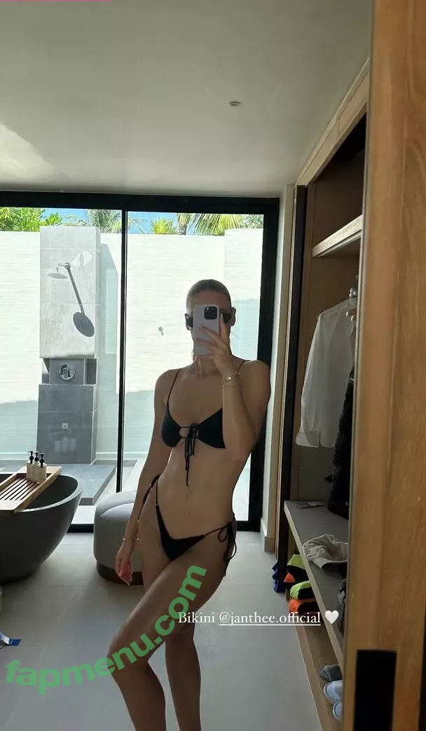 Emilia Bte nude photo #0624 (Emilia / emiliaofficial)