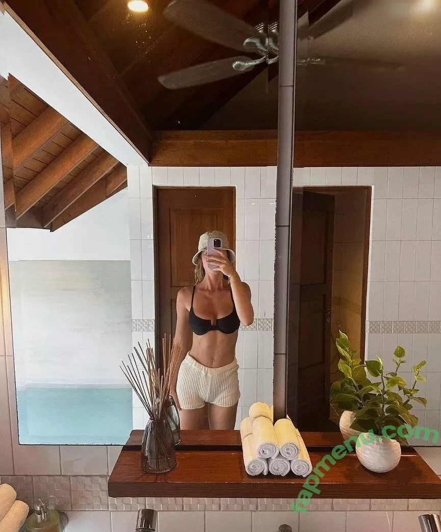 Emilia Bte nude photo #0684 (Emilia / emiliaofficial)