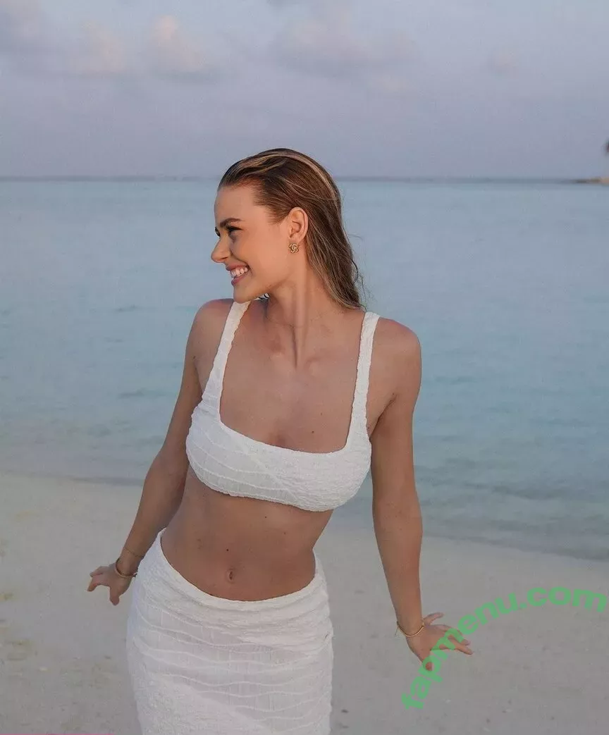 Emilia Bte nude photo #0692 (Emilia / emiliaofficial)