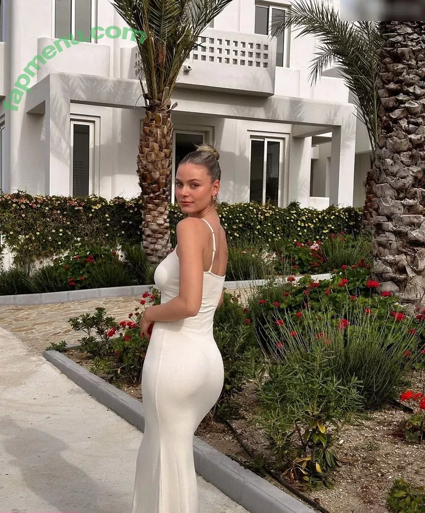 Emilia Bte nude photo #0702 (Emilia / emiliaofficial)
