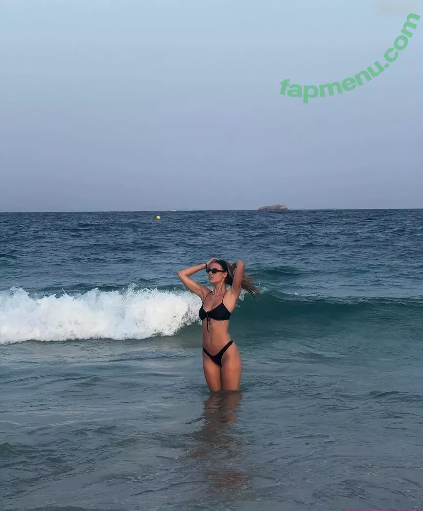 Emilia Bte nude photo #0988 (Emilia / emiliaofficial)