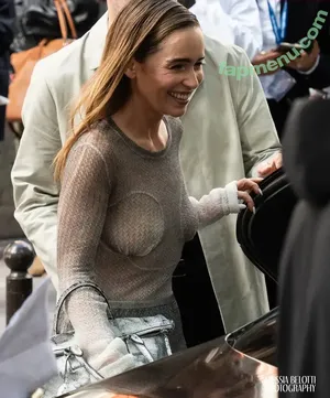 Emilia Clarke / clarkeyxo / emilia_clarke nude photo #0023