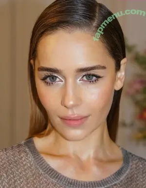 Emilia Clarke / clarkeyxo / emilia_clarke nude photo #0024