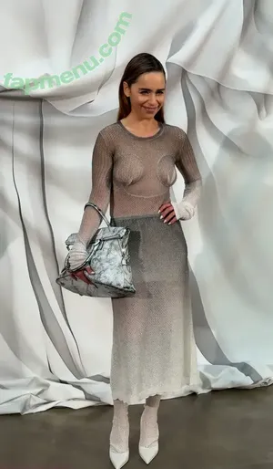 Emilia Clarke / clarkeyxo / emilia_clarke nude photo #0031