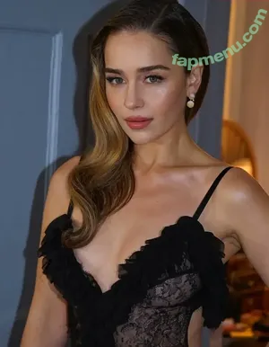 Emilia Clarke / clarkeyxo / emilia_clarke nude photo #0033