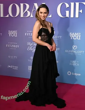 Emilia Clarke / clarkeyxo / emilia_clarke nude photo #0037