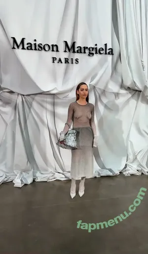 Emilia Clarke / clarkeyxo / emilia_clarke nude photo #0040