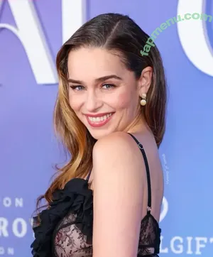 Emilia Clarke / clarkeyxo / emilia_clarke nude photo #0068